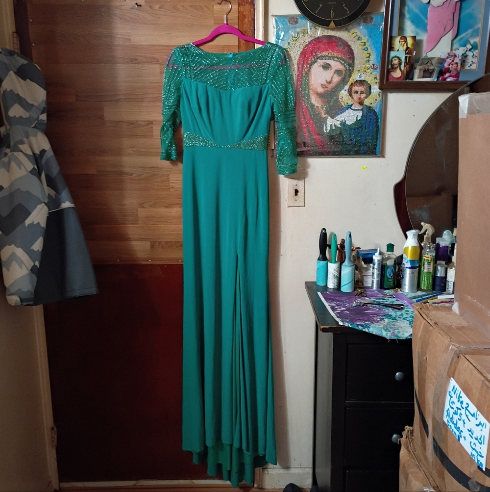 Brand New Feriani 26085 Dress Women's Size 6 Green